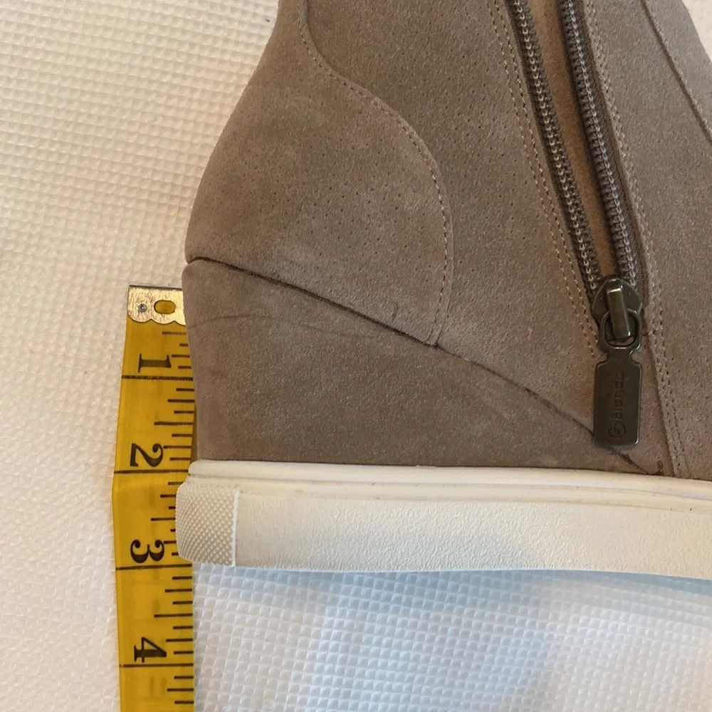Blondo Gatsby Wedge Waterproof Sneakers Size 5.5 M
